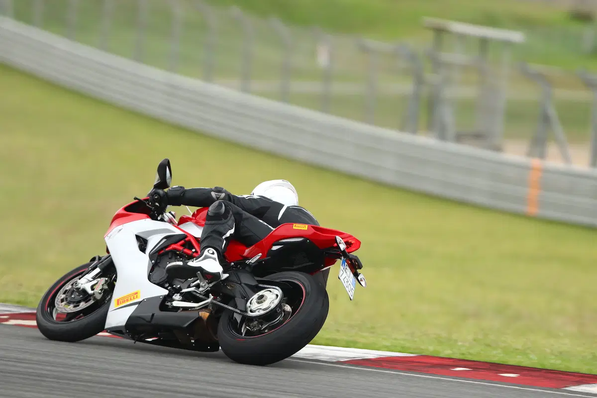 Pirelli Diablo Rosso Corsa II. Test su strada e in pista (10)