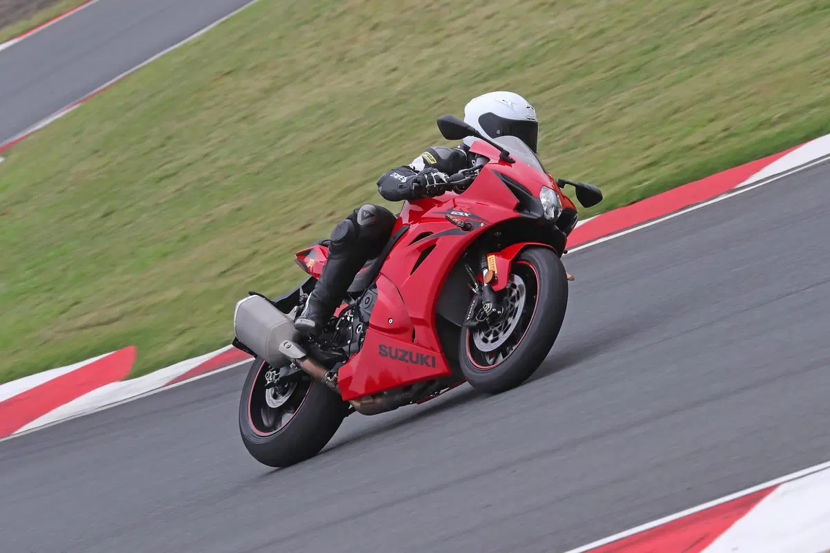 Pirelli Diablo Rosso Corsa II. Test su strada e in pista (11)