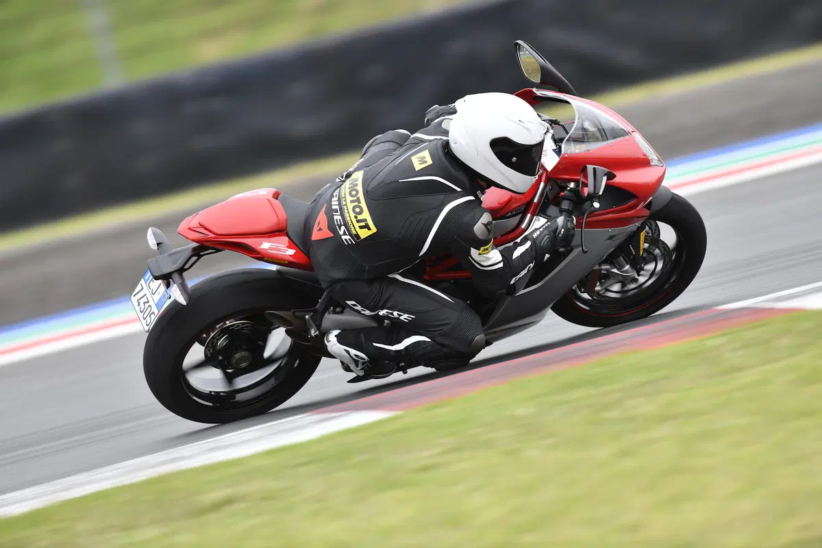 Pirelli Diablo Rosso Corsa II. Test su strada e in pista (13)