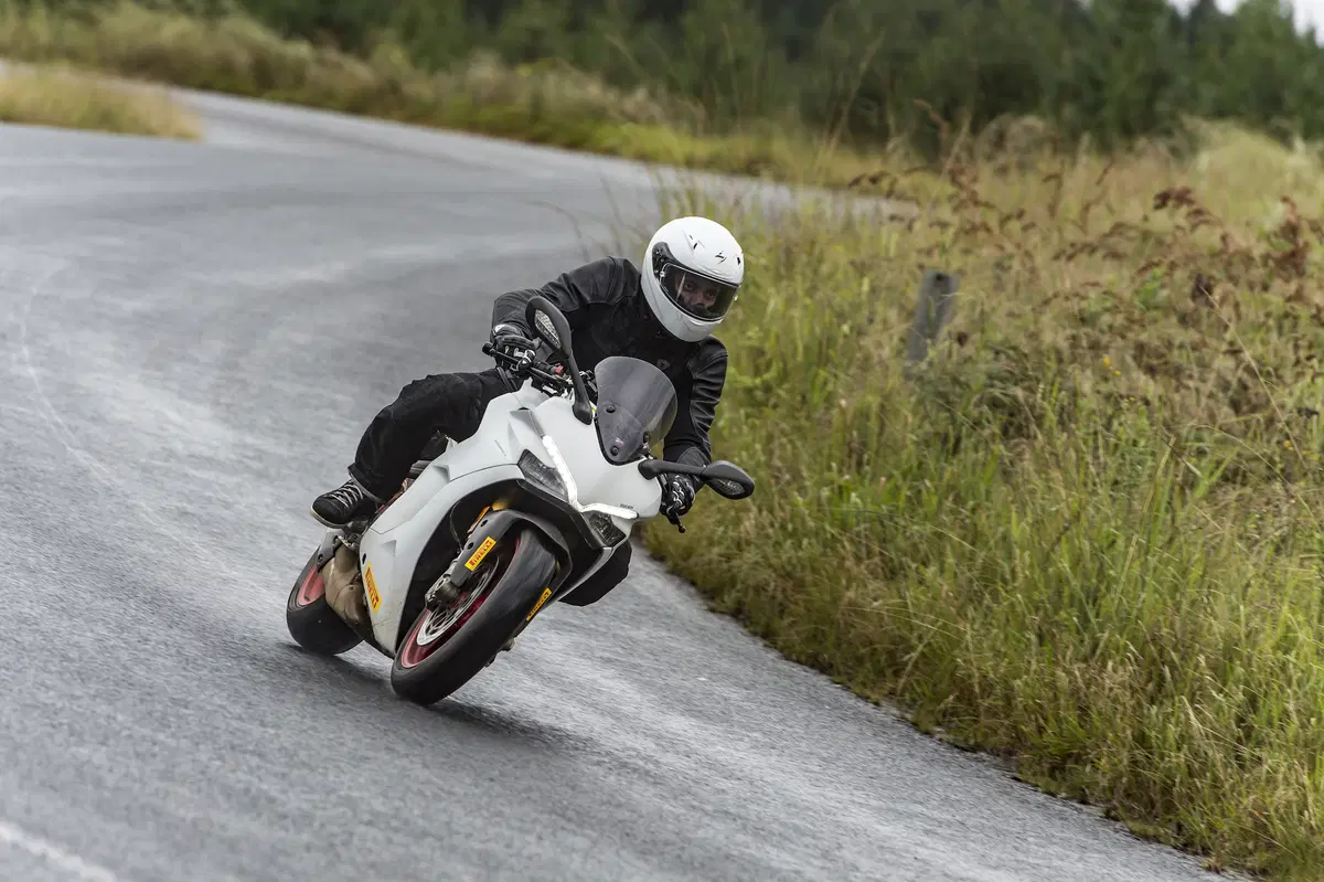 Pirelli Diablo Rosso Corsa II. Test su strada e in pista (14)