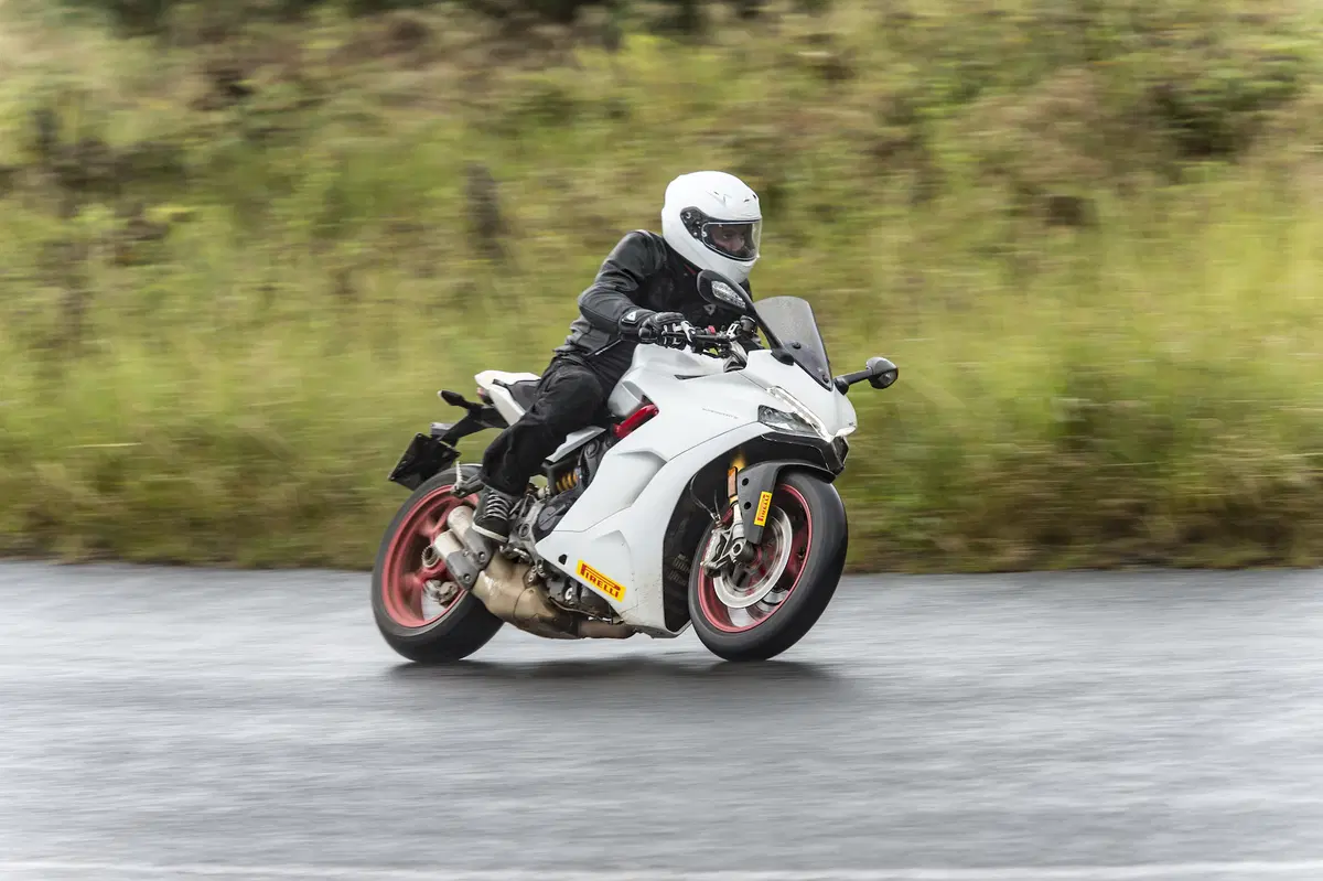 Pirelli Diablo Rosso Corsa II. Test su strada e in pista (15)