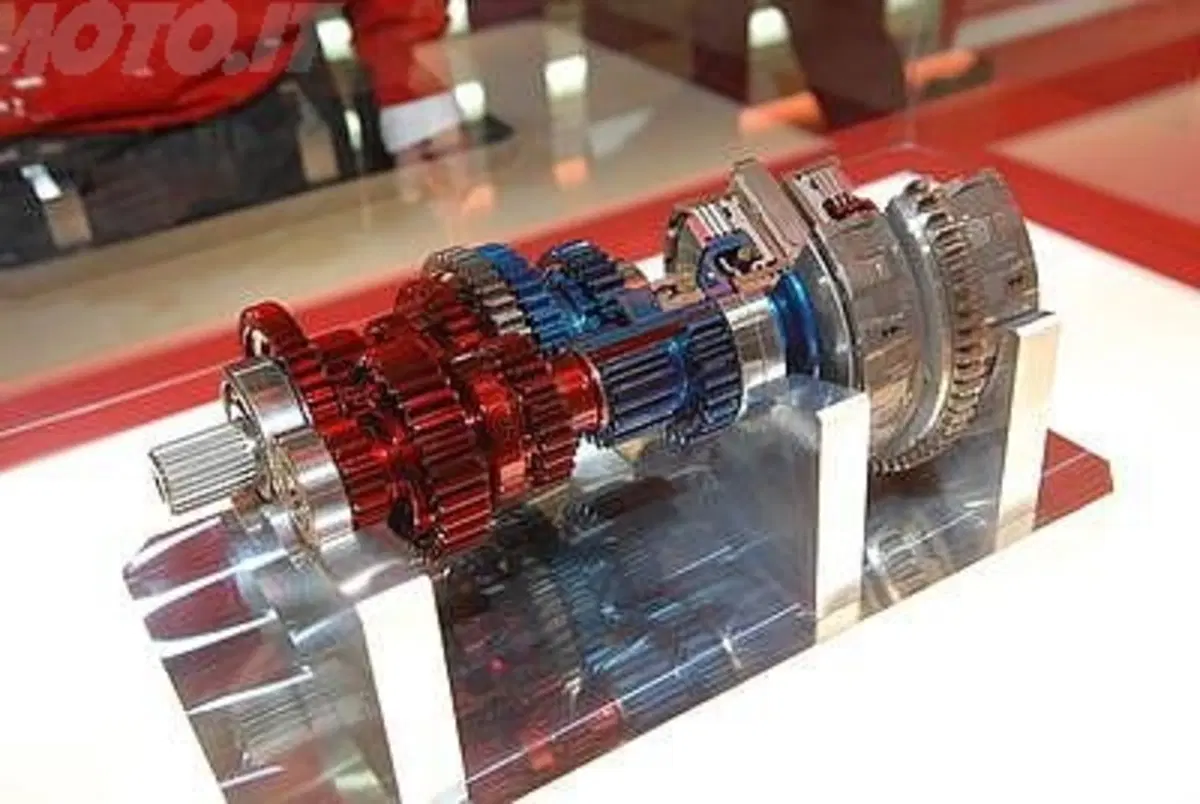 Honda V4: eccola in azione! (8)