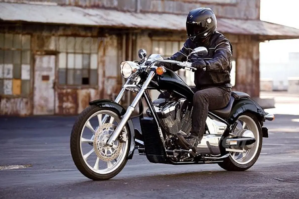Honda VT1300CX   (5)