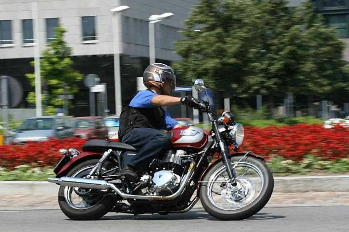 Guida alla Triumph Bonneville  (18)
