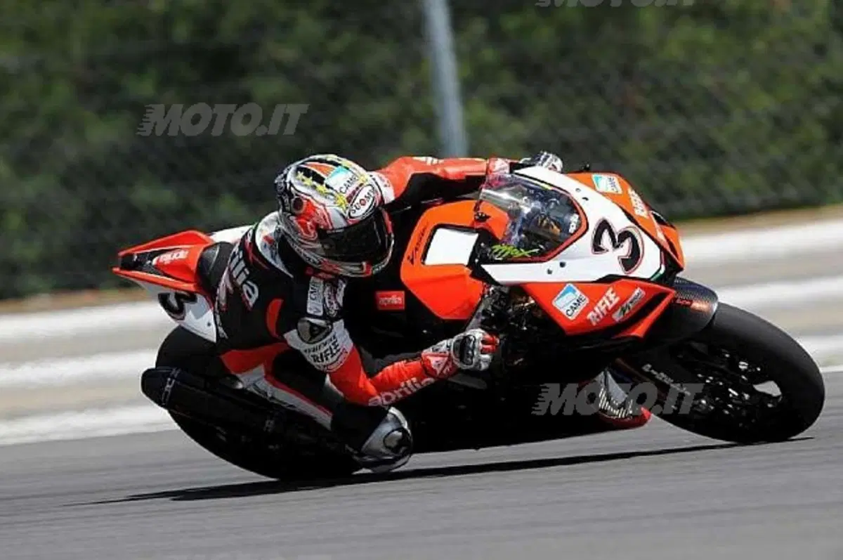 SBK. In gara uno vince l'Aprilia!