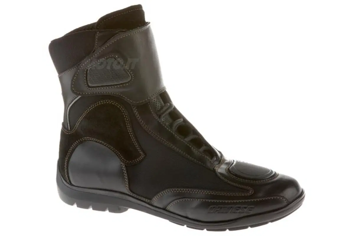 Dainese presenta la Collezione 2010 (2)