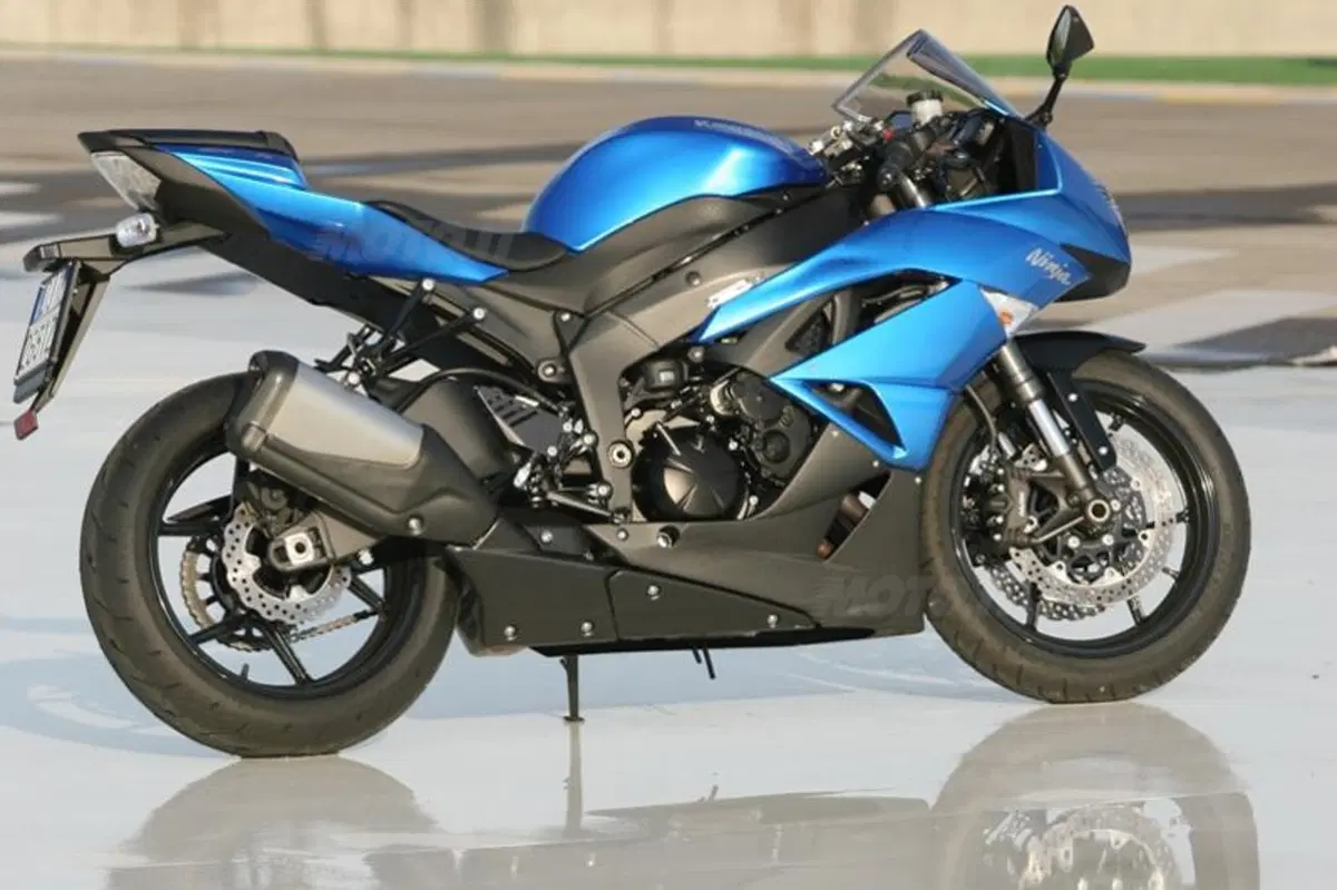 KAWASAKI Ninja ZX-6R (2)