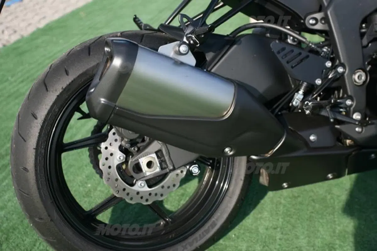 KAWASAKI Ninja ZX-6R (7)