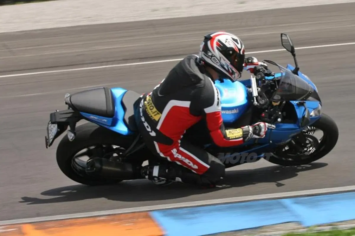 KAWASAKI Ninja ZX-6R (11)