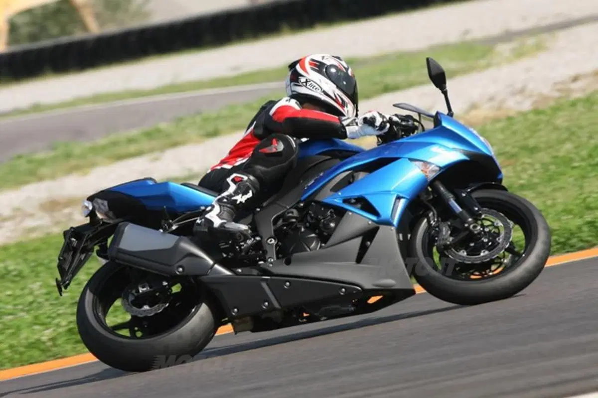 KAWASAKI Ninja ZX-6R (13)