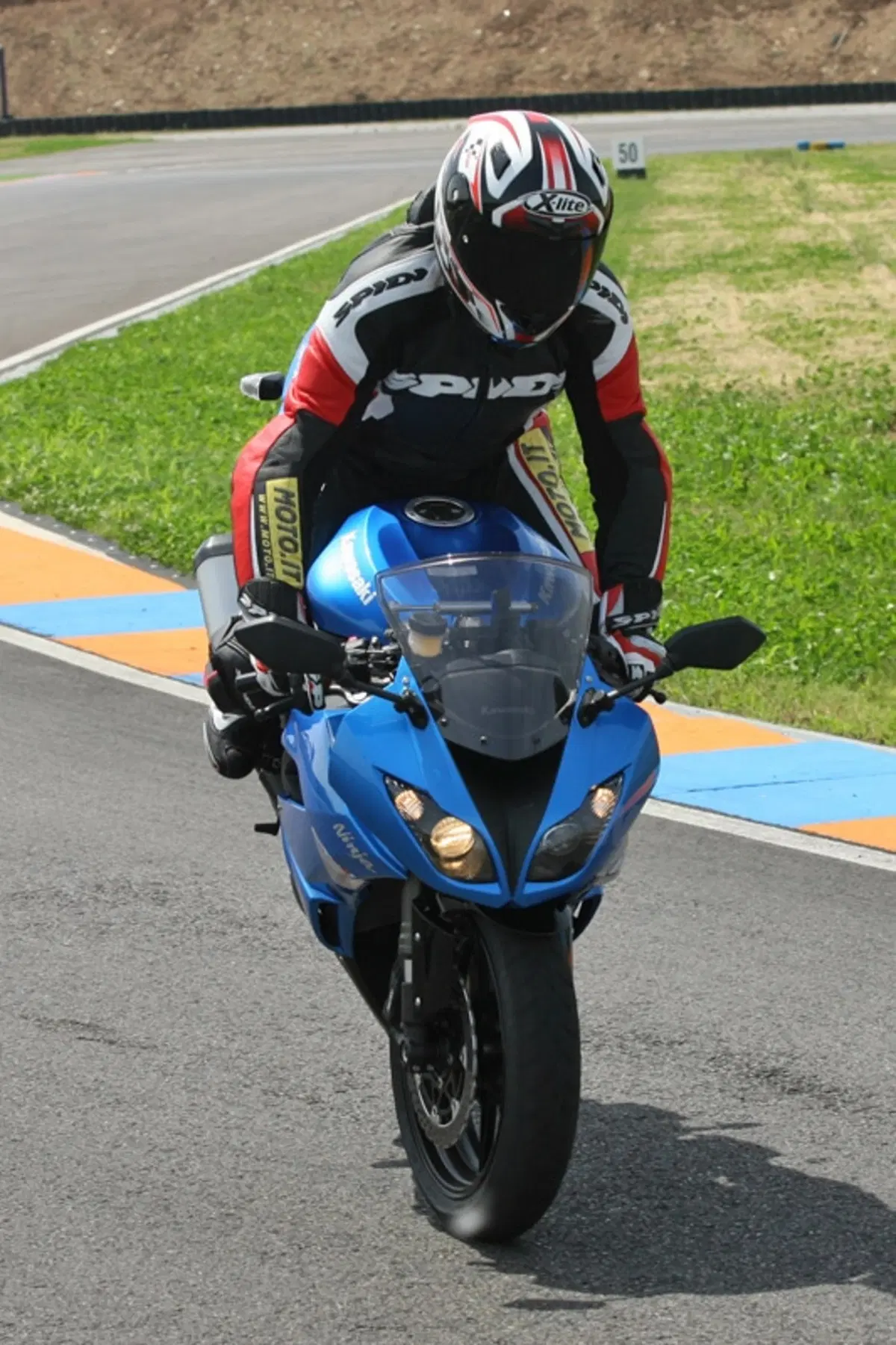 KAWASAKI Ninja ZX-6R (16)