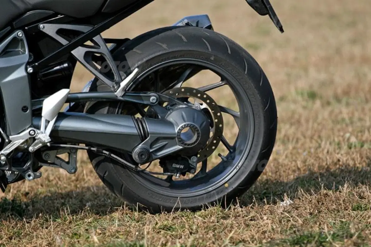 BMW K 1300 R (8)
