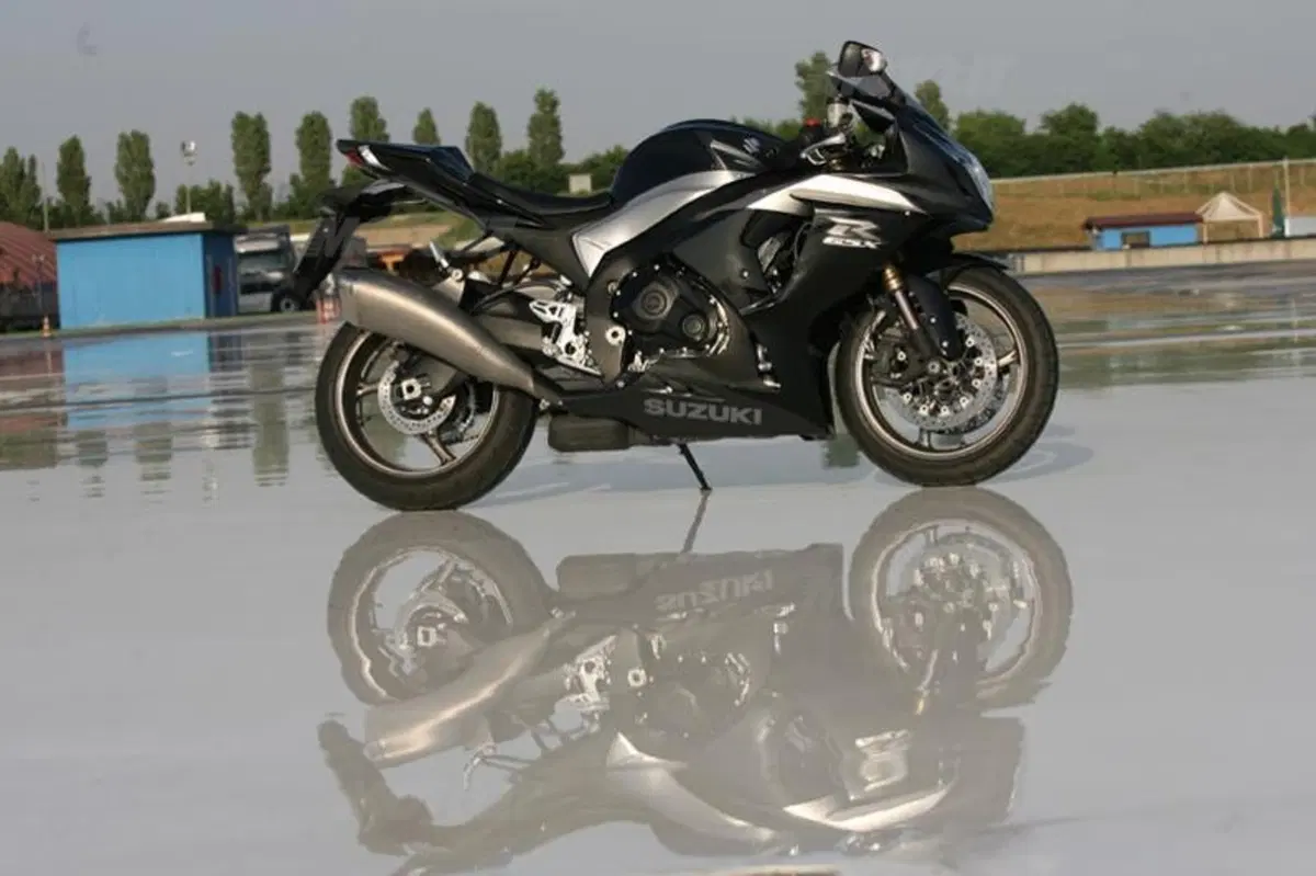 SUZUKI GSX-R 1000 K9 (2)