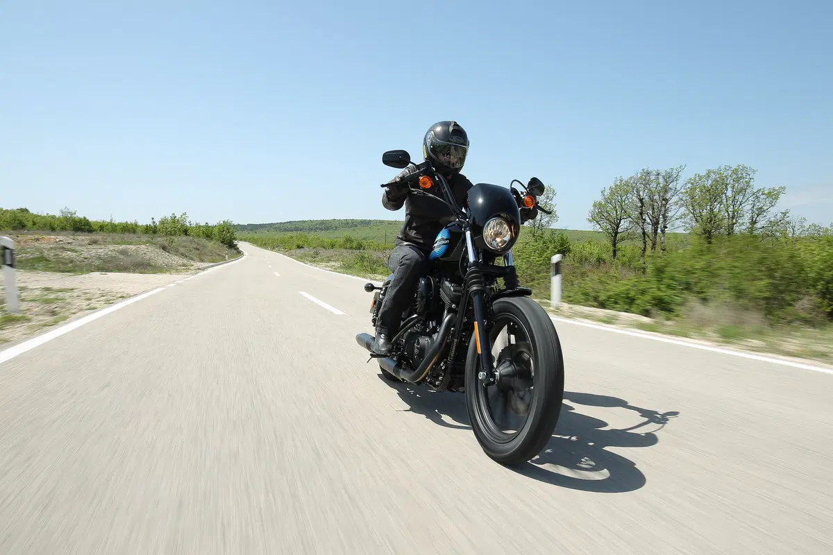 Harley-Davidson Iron 1200 e Forty-Eight Special TEST (2)