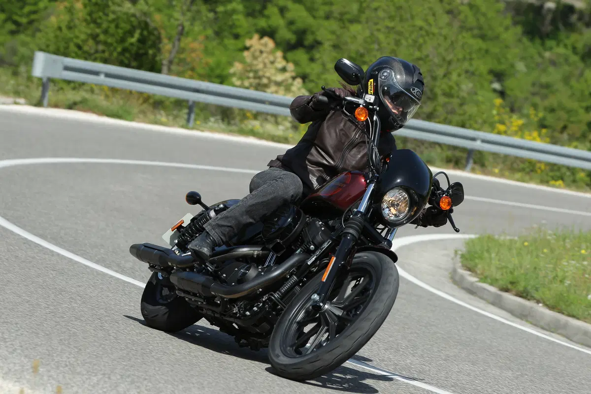 Harley-Davidson Iron 1200 e Forty-Eight Special TEST (5)