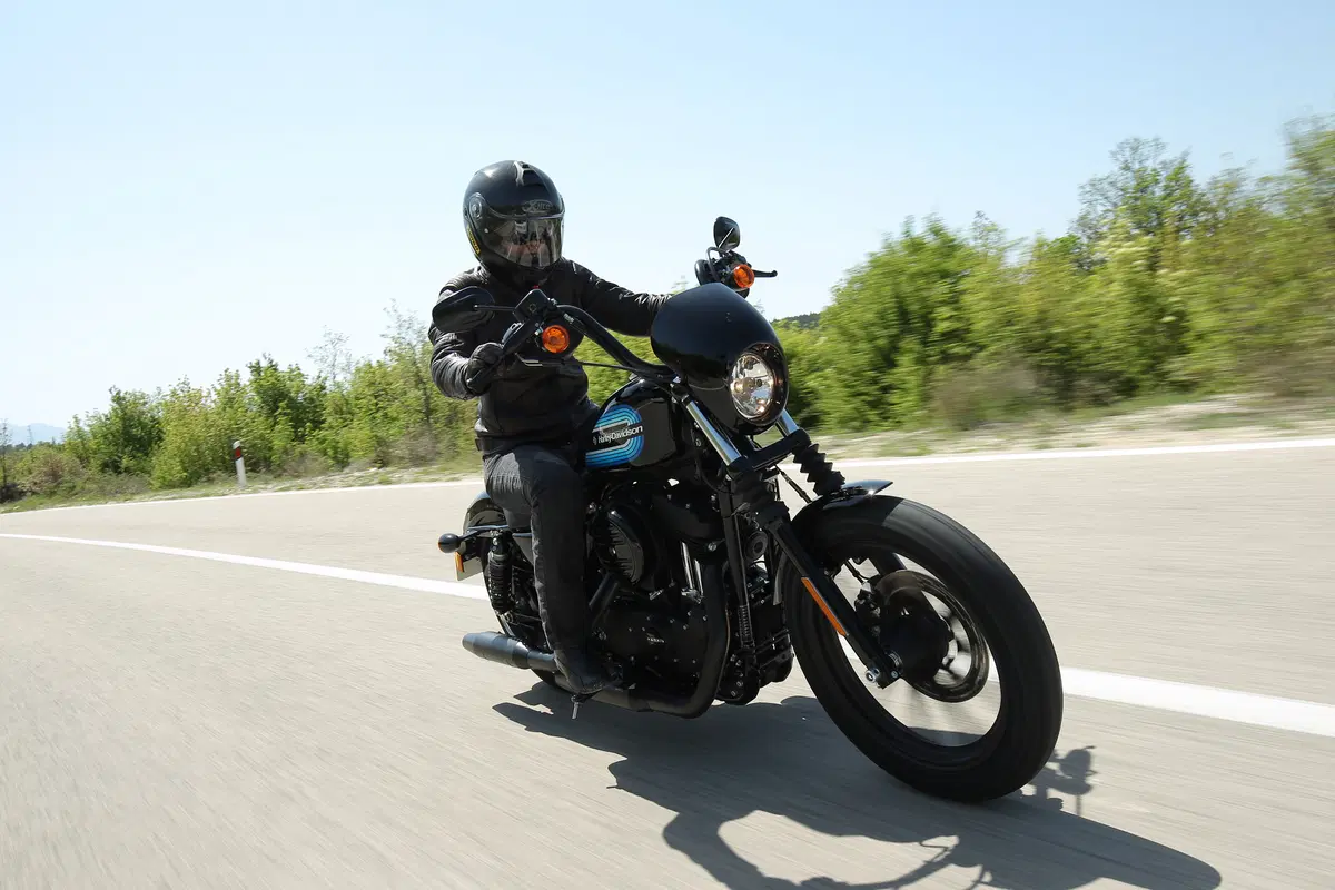 Harley-Davidson Iron 1200 e Forty-Eight Special TEST (4)