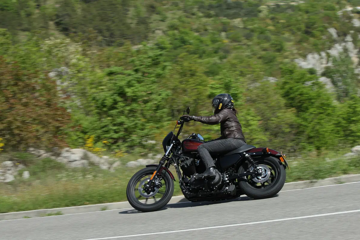 Harley-Davidson Iron 1200 e Forty-Eight Special TEST