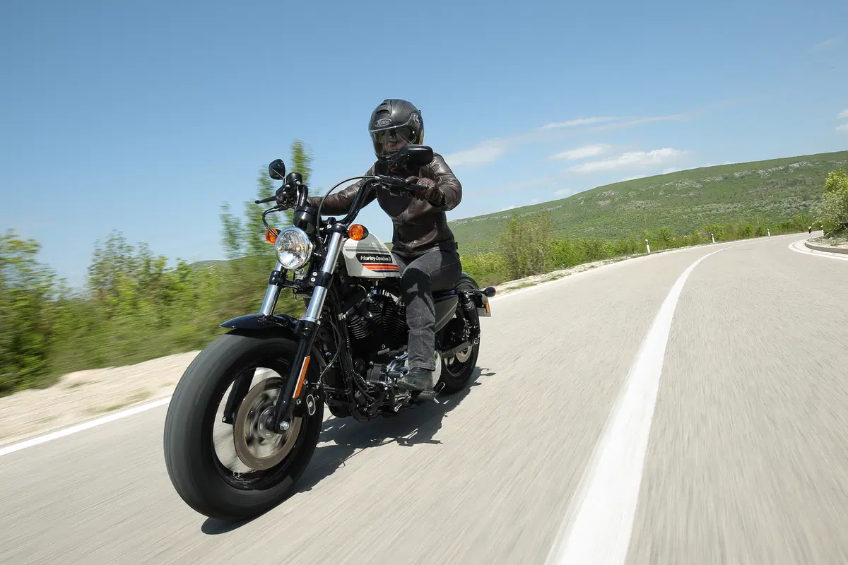 Harley-Davidson Iron 1200 e Forty-Eight Special TEST (9)