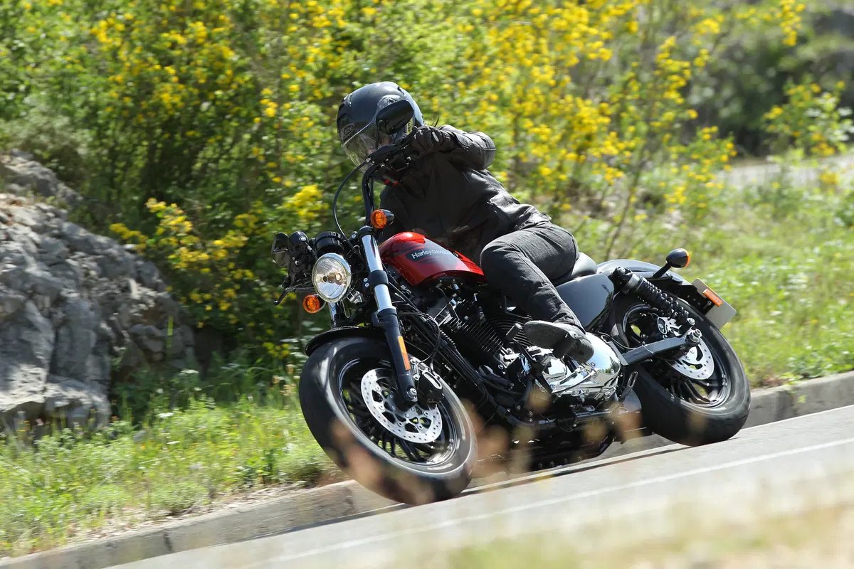 Harley-Davidson Iron 1200 e Forty-Eight Special TEST (7)