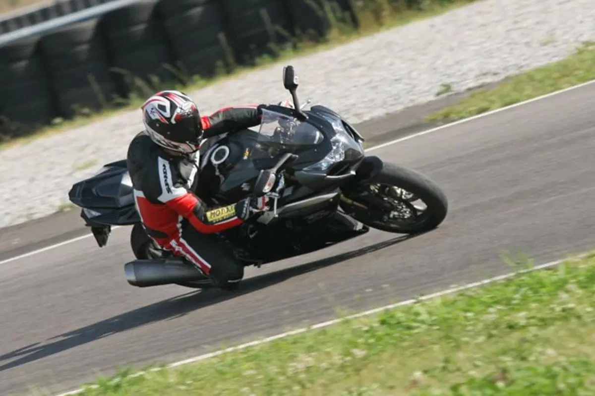 SUZUKI GSX-R 1000 K9 (10)