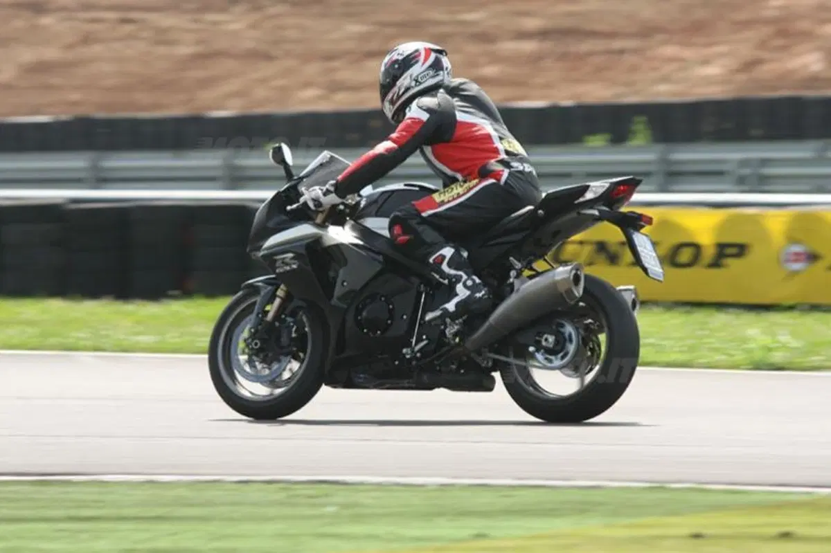 SUZUKI GSX-R 1000 K9 (11)