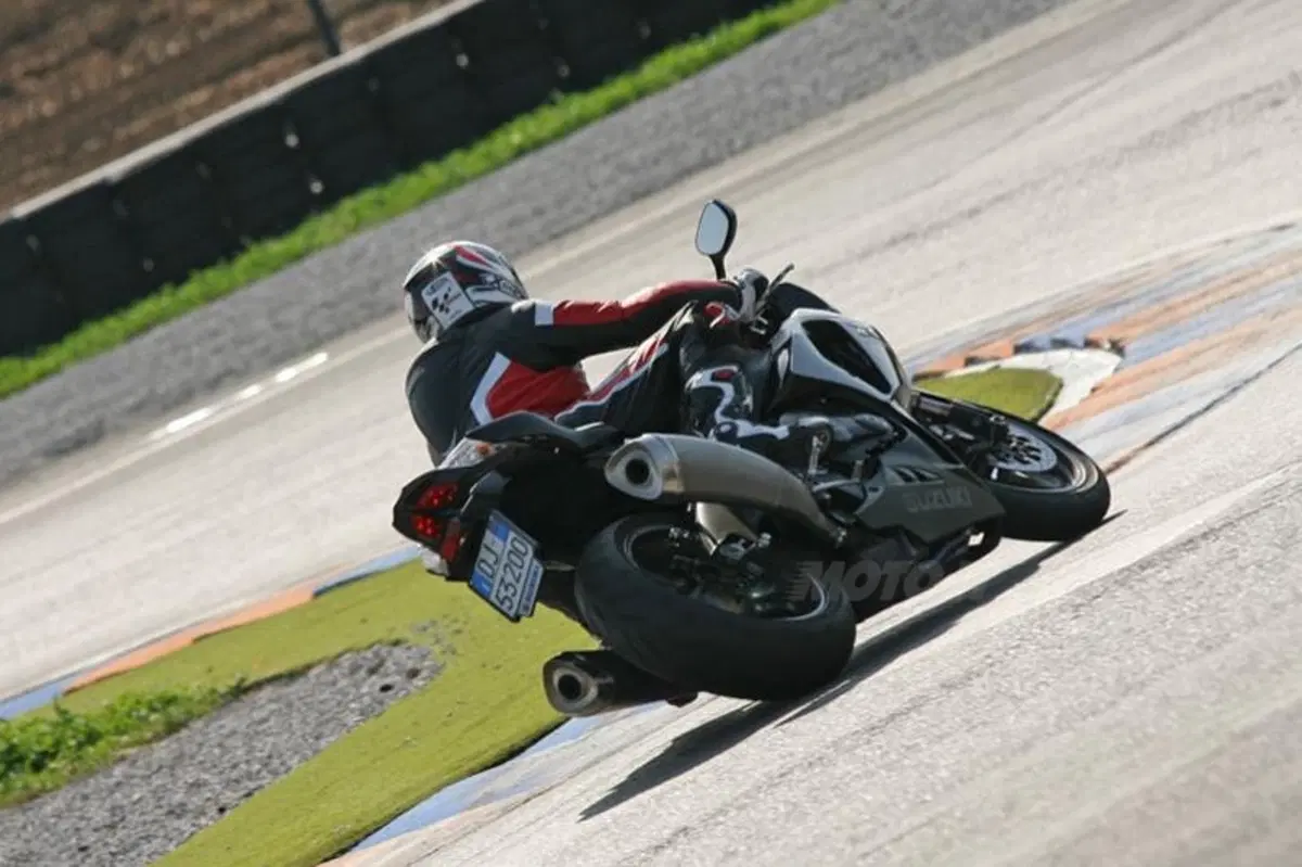 SUZUKI GSX-R 1000 K9 (12)