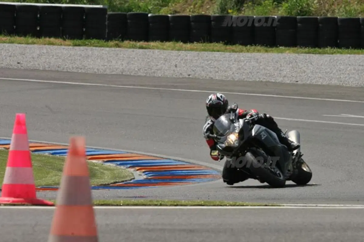 SUZUKI GSX-R 1000 K9 (15)