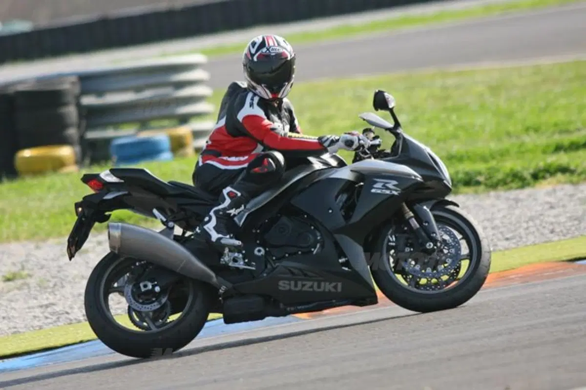 SUZUKI GSX-R 1000 K9 (17)