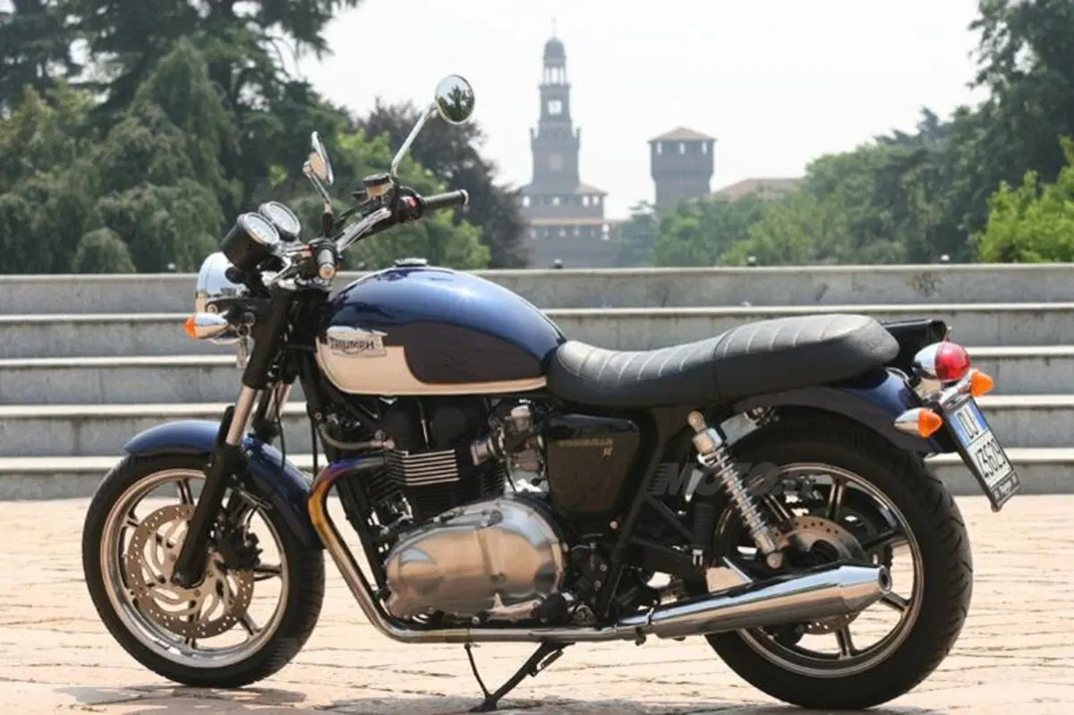 TRIUMPH Bonneville SE