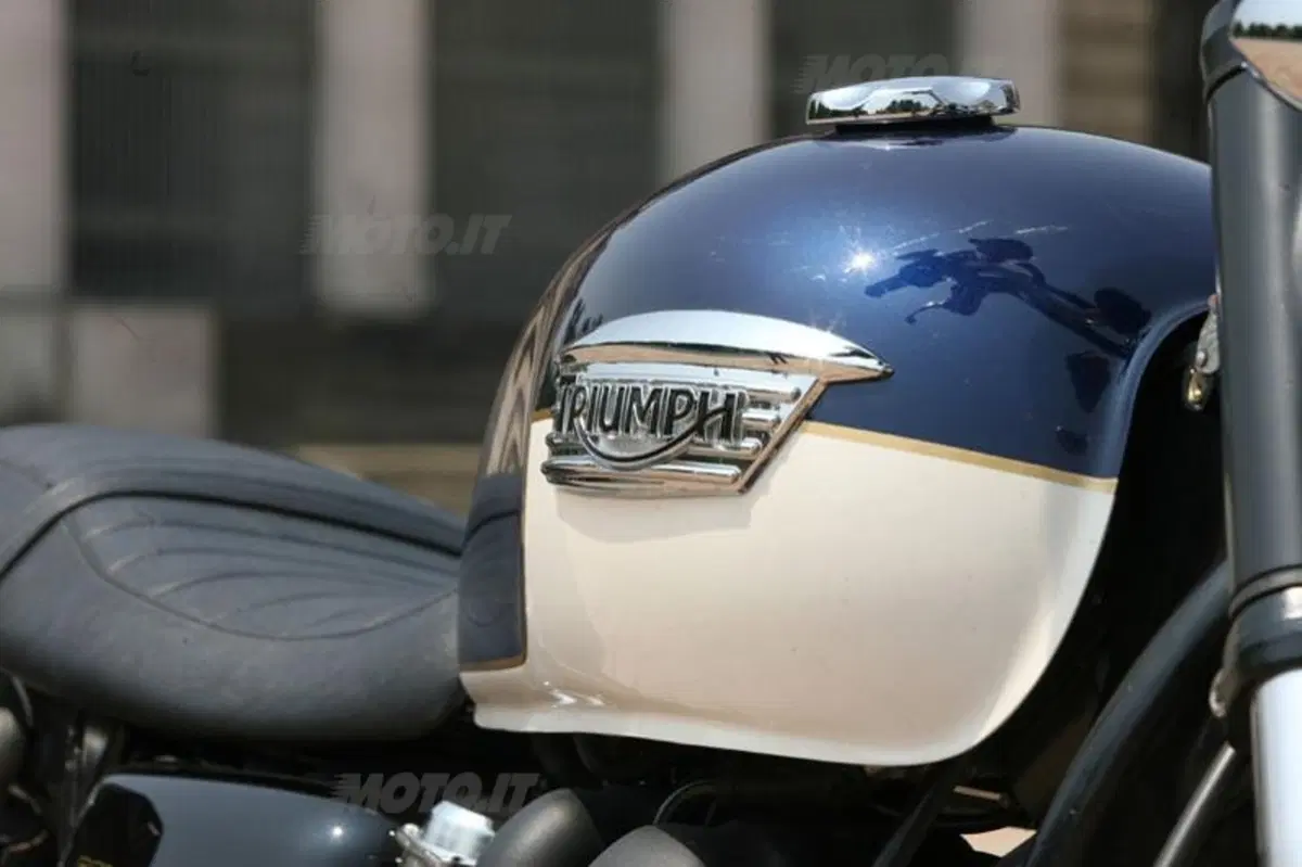 TRIUMPH Bonneville SE (5)