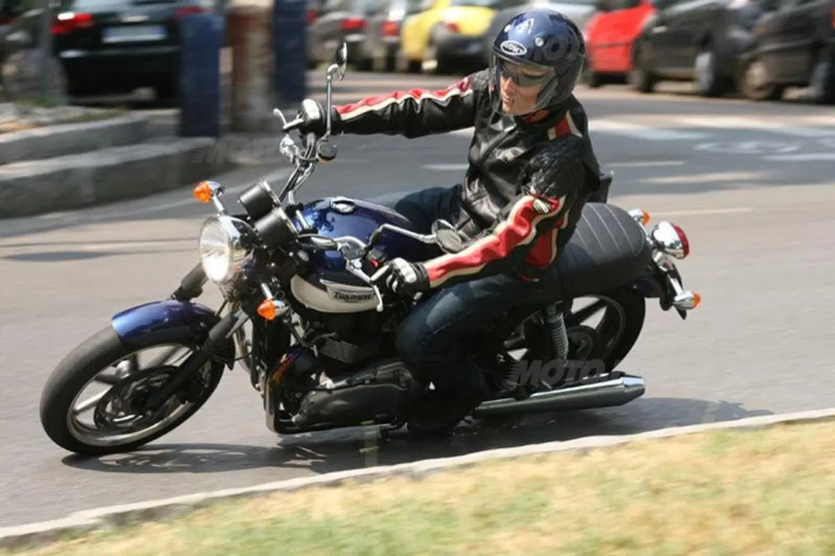 TRIUMPH Bonneville SE (13)