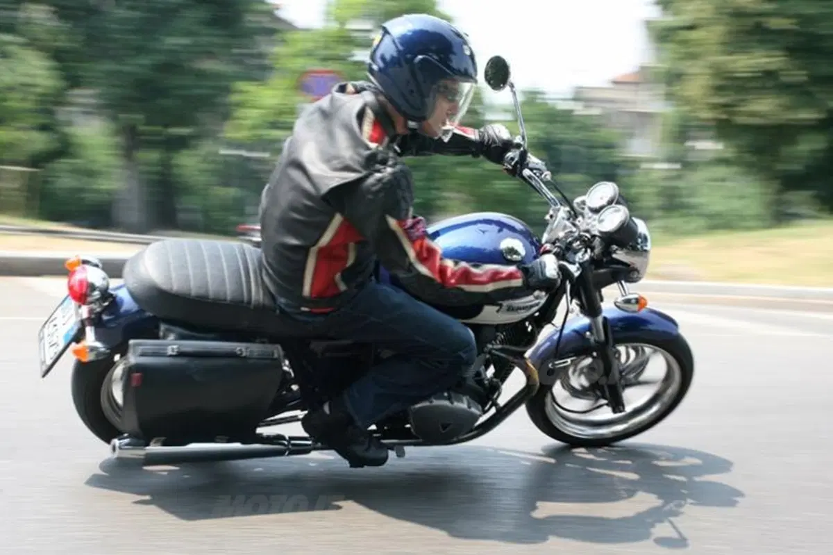 TRIUMPH Bonneville SE (14)