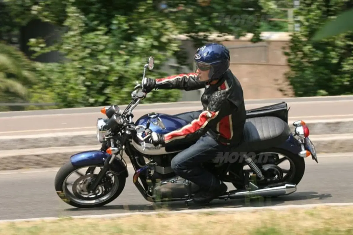 TRIUMPH Bonneville SE (17)