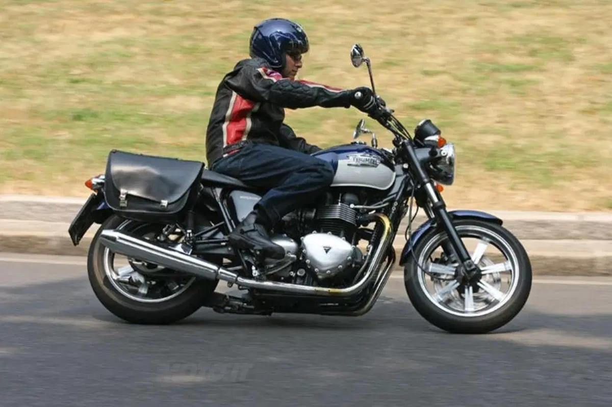 TRIUMPH Bonneville SE (18)