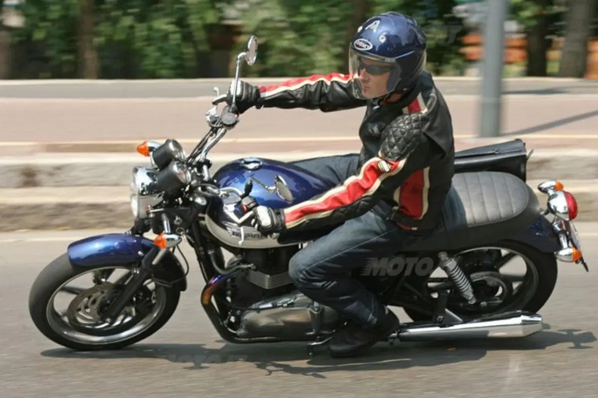 TRIUMPH Bonneville SE (19)