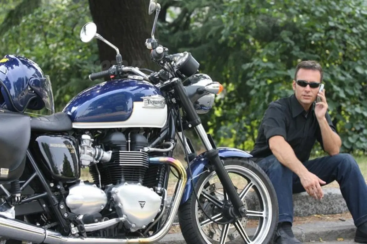 TRIUMPH Bonneville SE (20)