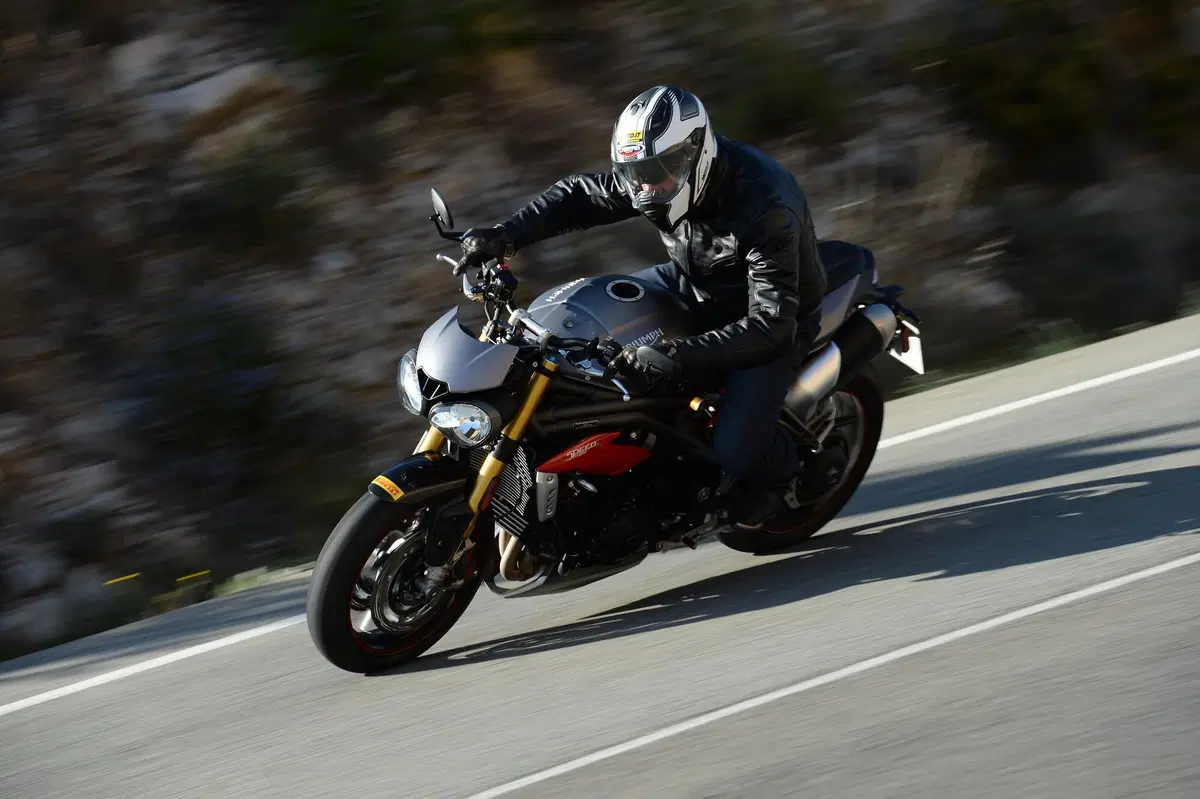 Triumph Speed Triple 2016 (2)