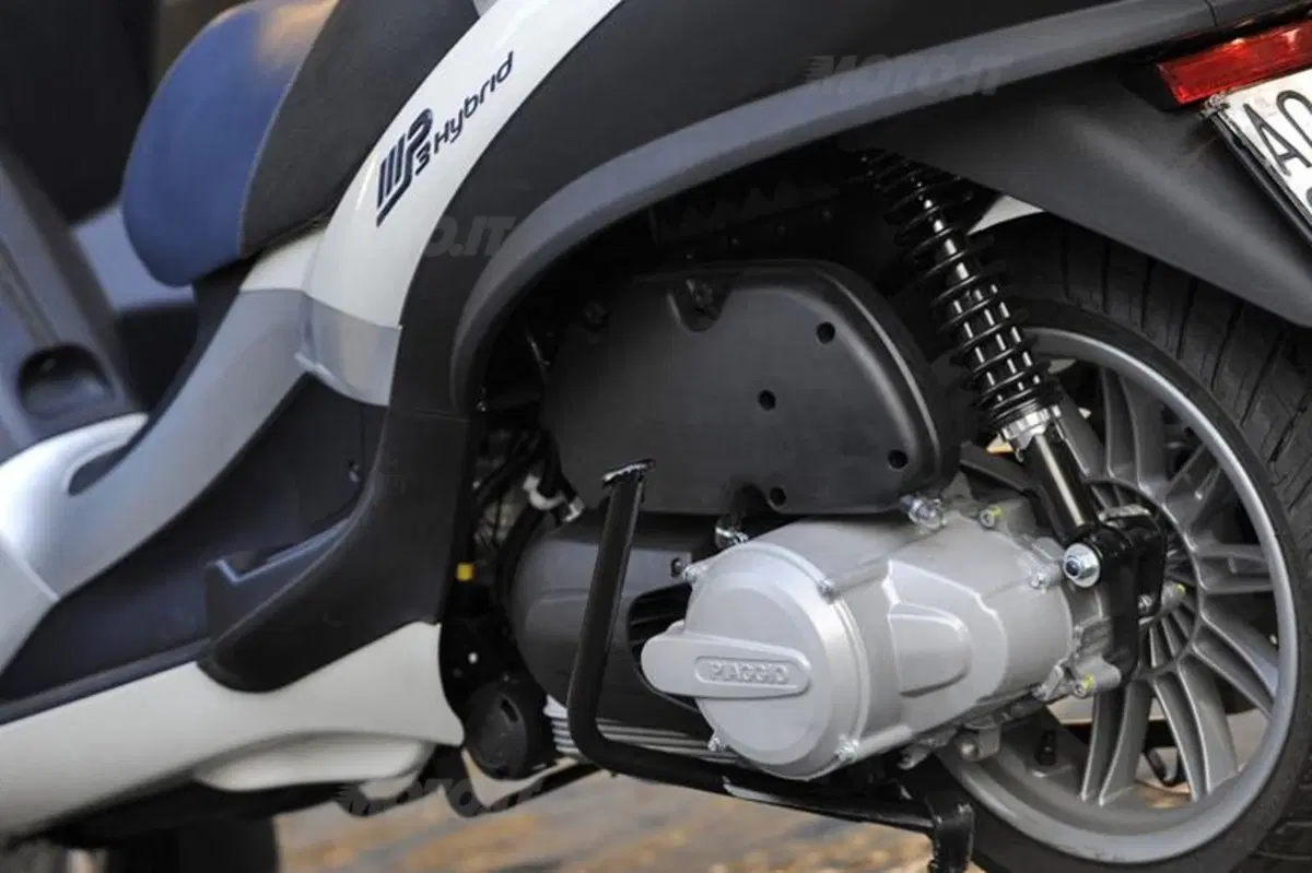 PIAGGIO MP3 Hybrid (3)