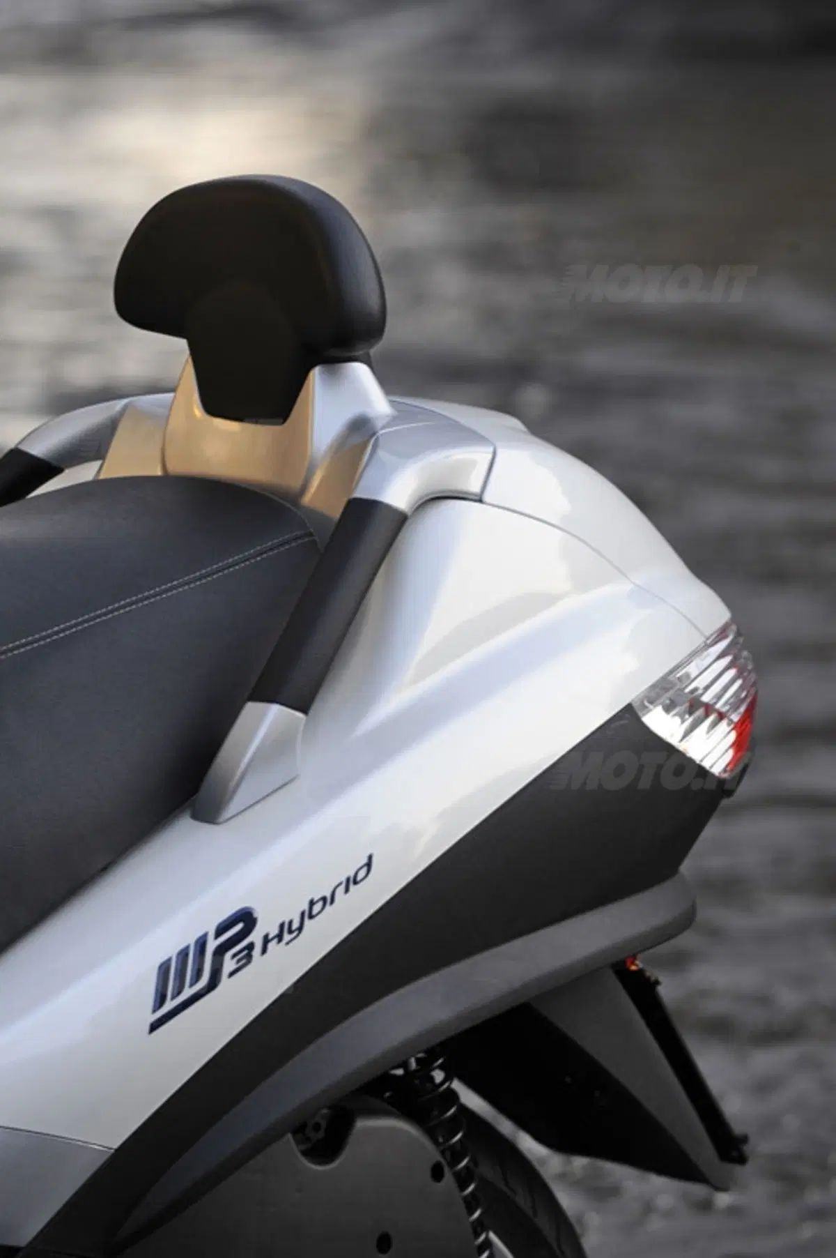 PIAGGIO MP3 Hybrid (4)