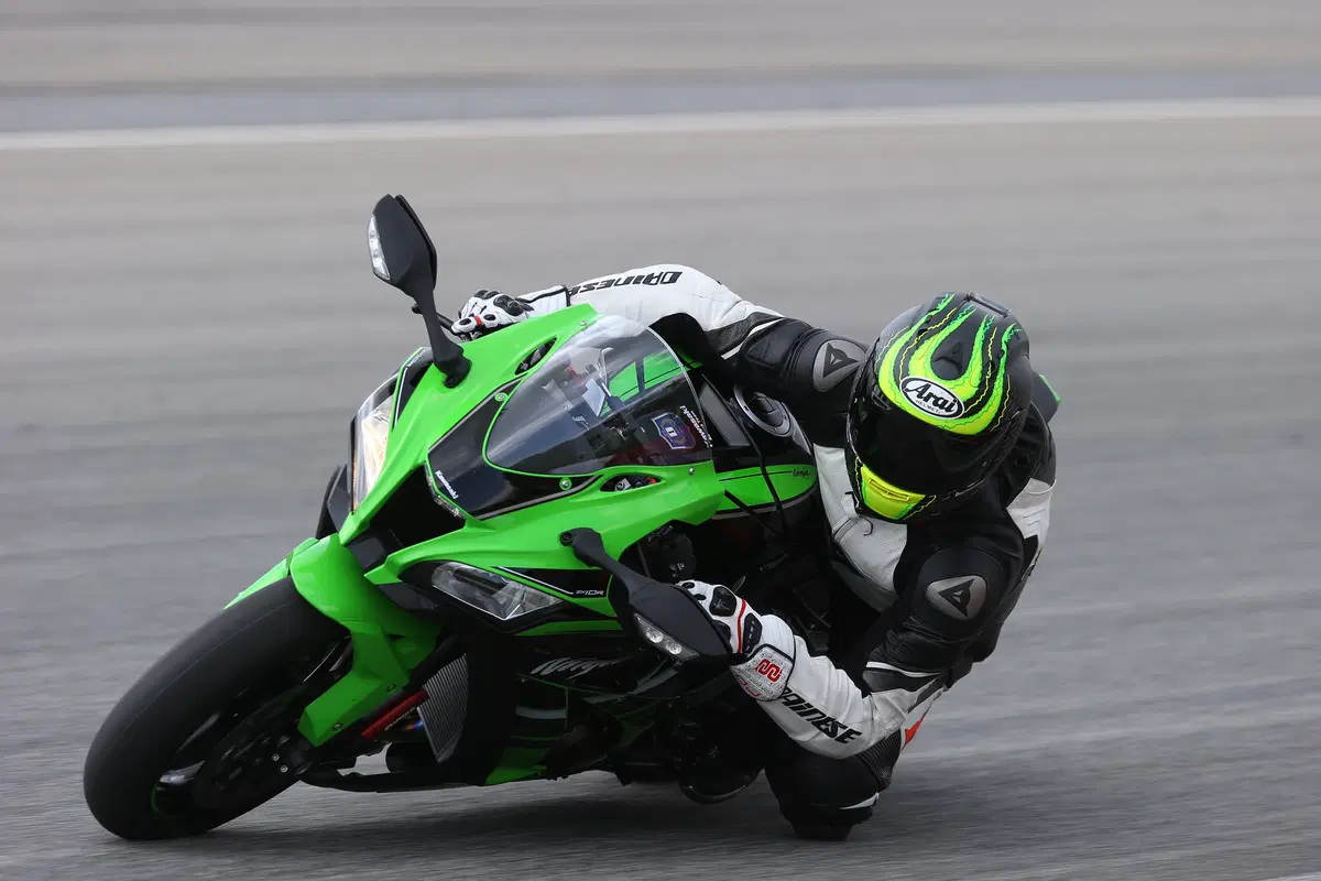 Kawasaki ZX-10R Ninja 2016 (2)