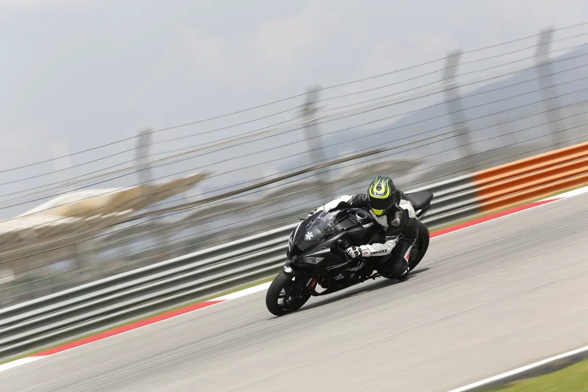 Kawasaki ZX-10R Ninja 2016 (3)