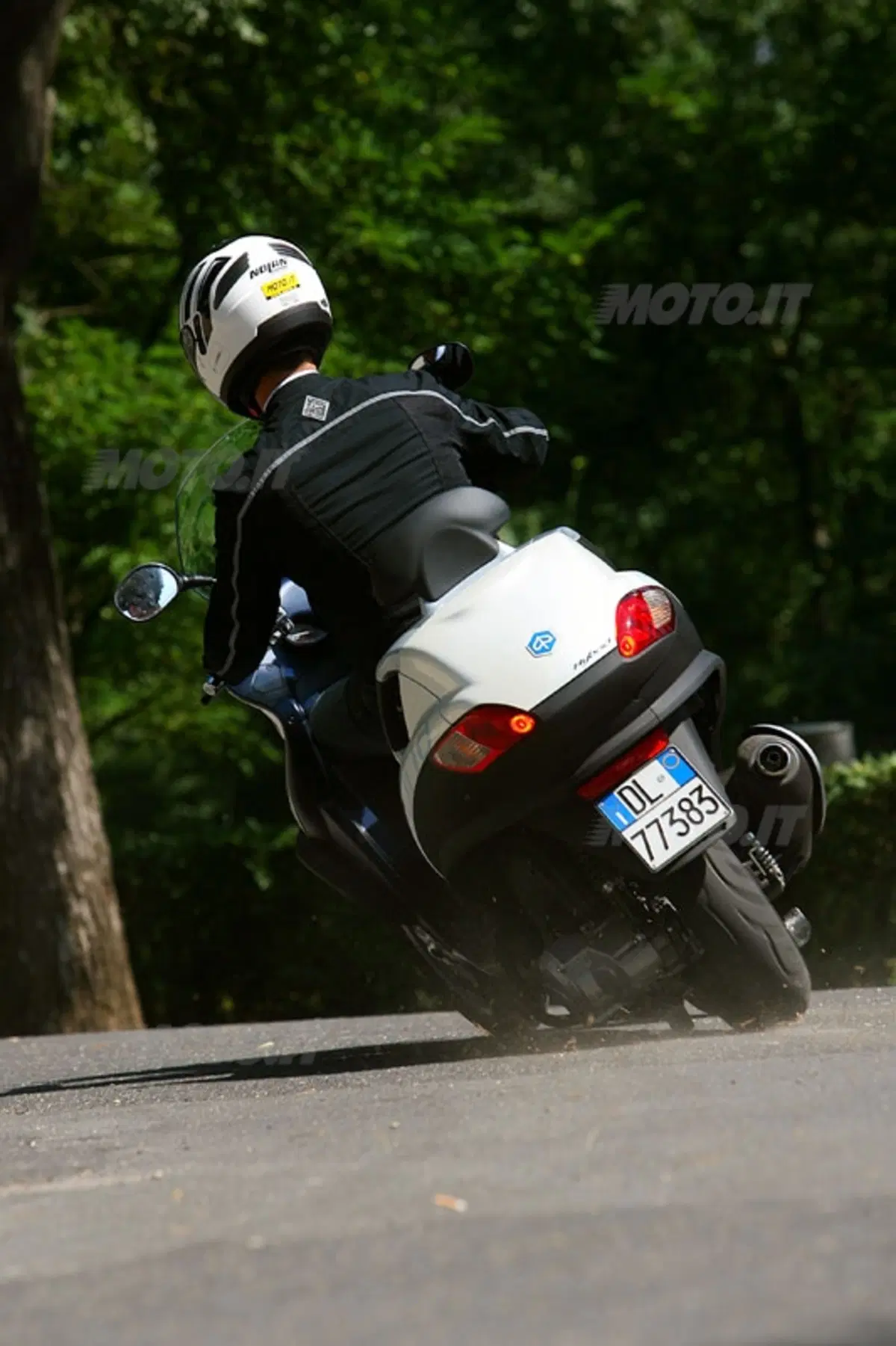 PIAGGIO MP3 Hybrid (20)