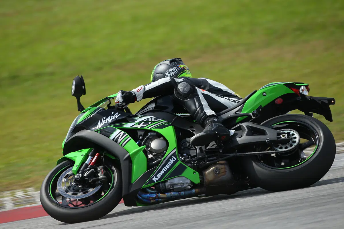Kawasaki ZX-10R Ninja 2016 (4)