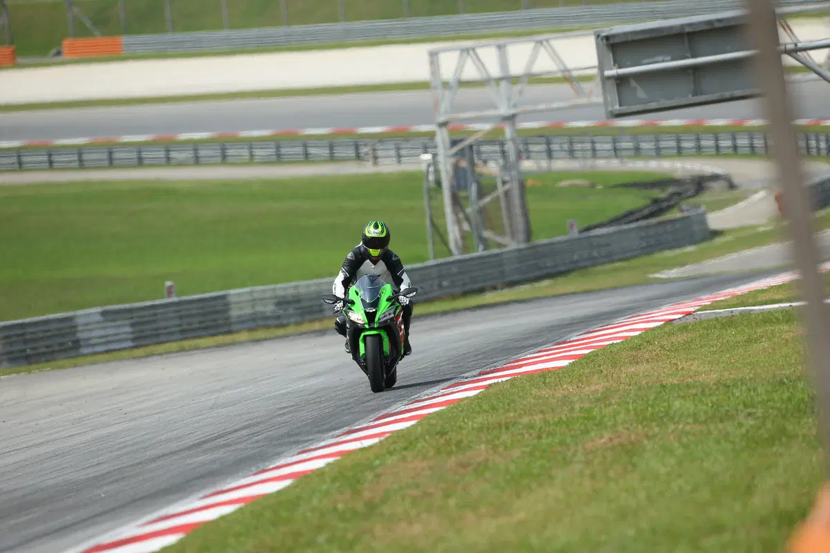 Kawasaki ZX-10R Ninja 2016 (5)