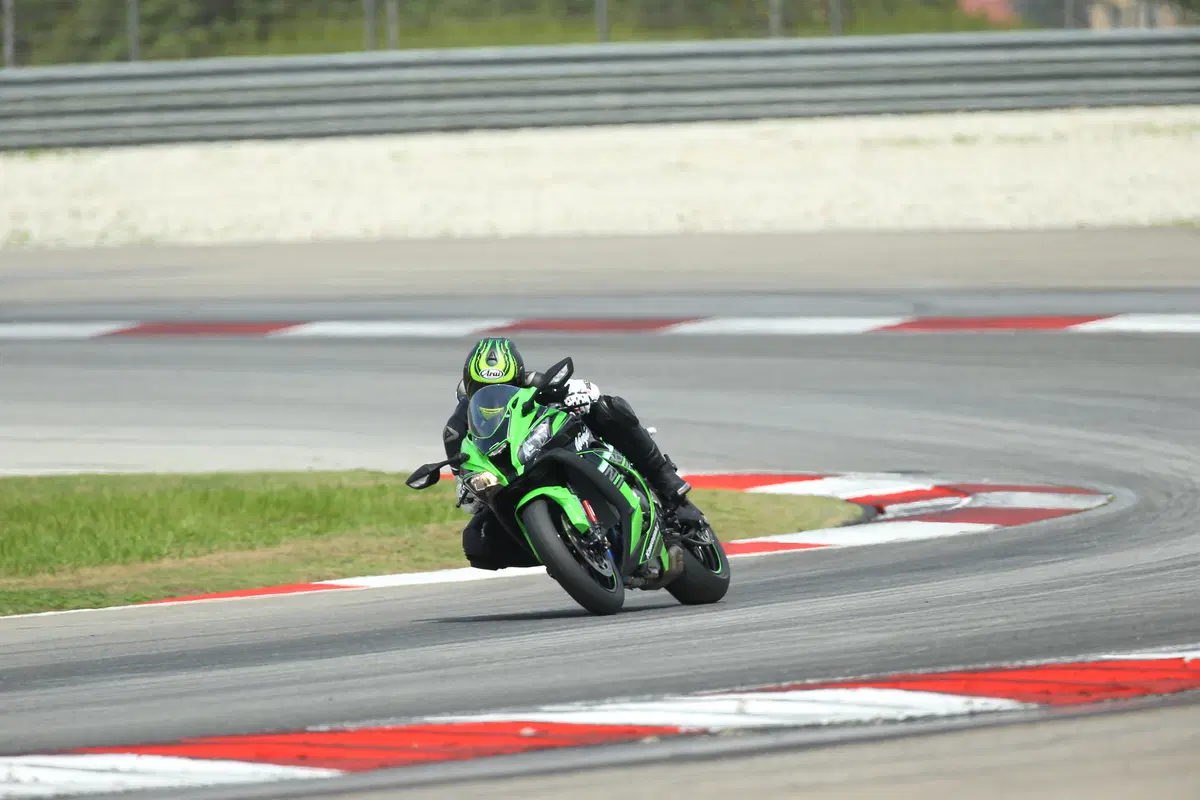 Kawasaki ZX-10R Ninja 2016 (6)