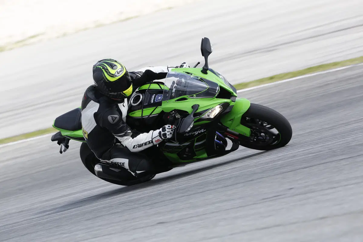 Kawasaki ZX-10R Ninja 2016 (7)