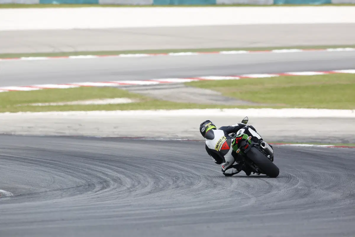 Kawasaki ZX-10R Ninja 2016 (8)