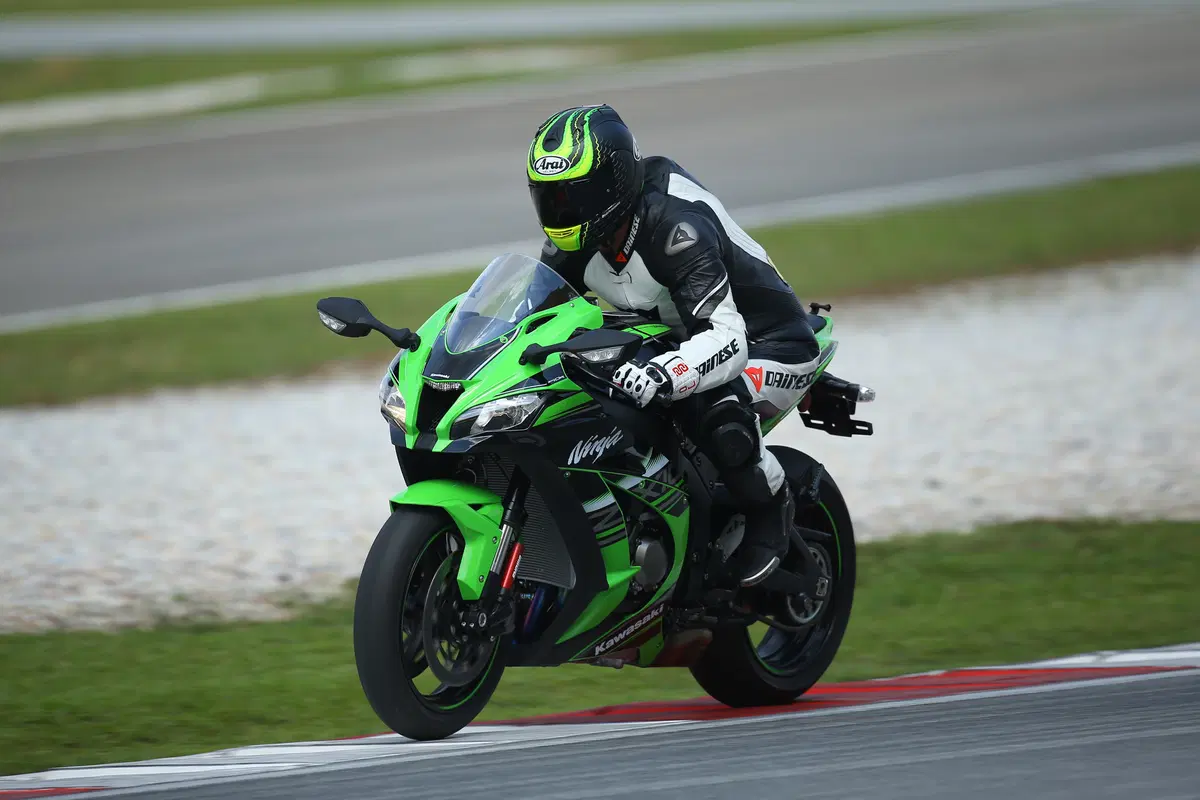 Kawasaki ZX-10R Ninja 2016 (10)