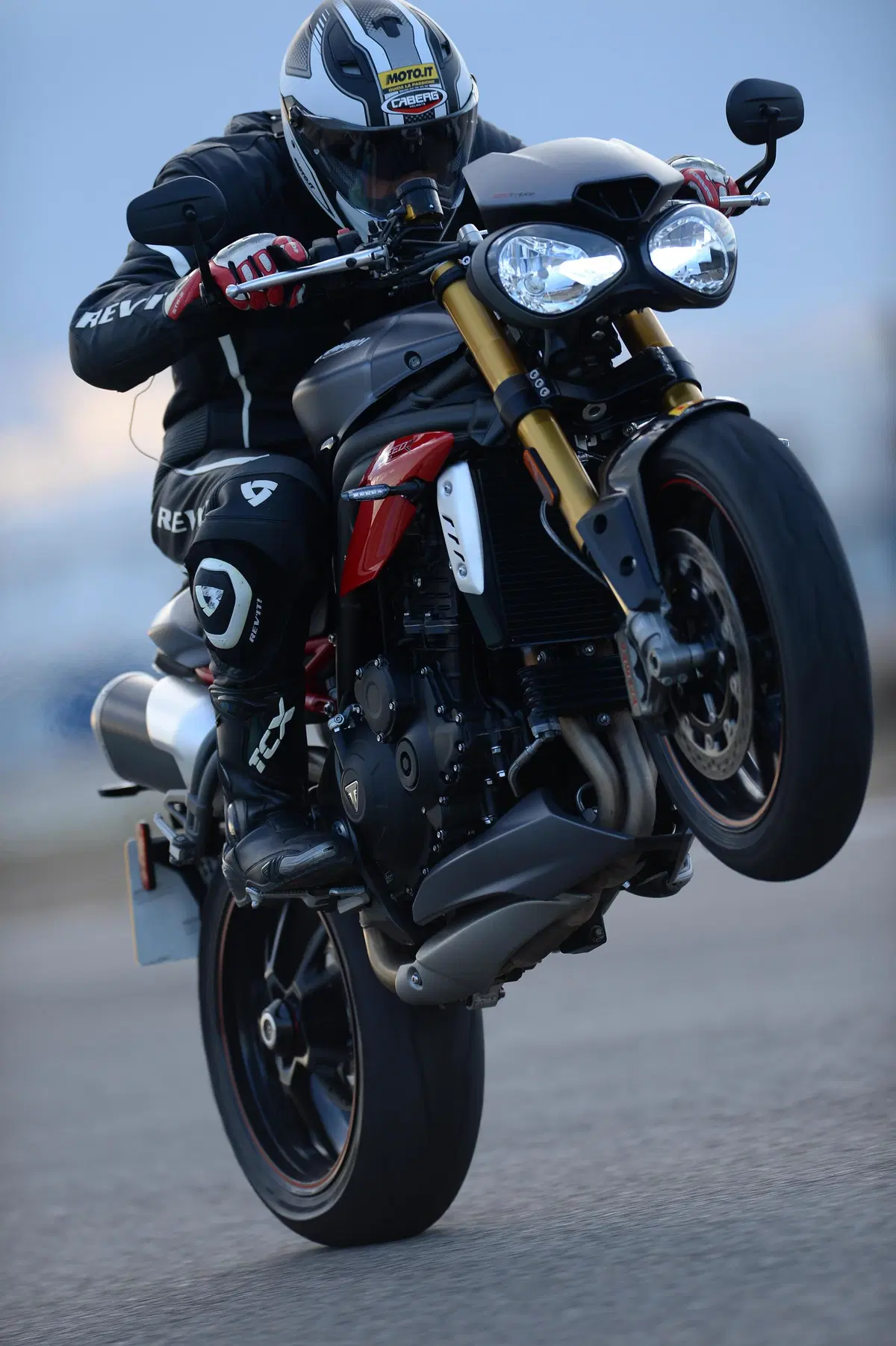 Triumph Speed Triple 1050 R 2016 (2)