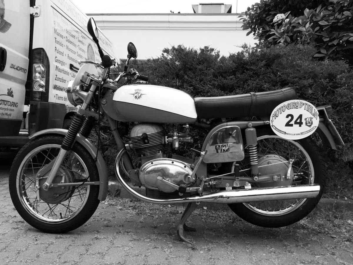 Motogiro D’Italia. Tre epoche di storia in moto, oggi (17)